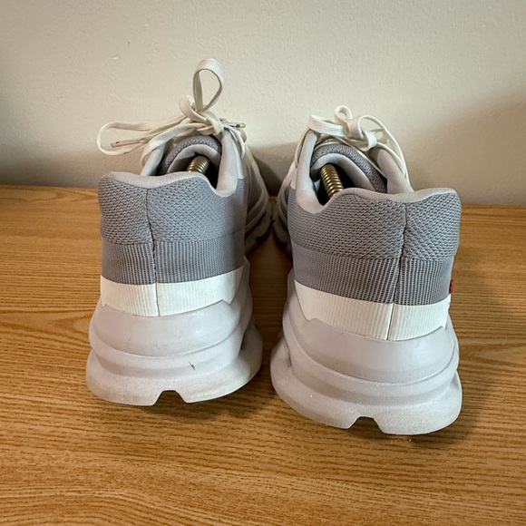 On Cloudrunner Running Shose White/Frost Size Women 9 - Picture 4 of 6